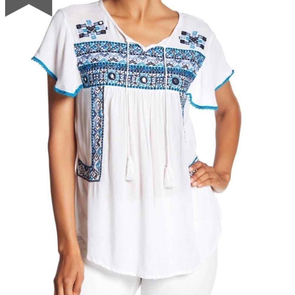 ✨JUST IN✨Romeo & Juliet Couture Embroidered Blouse